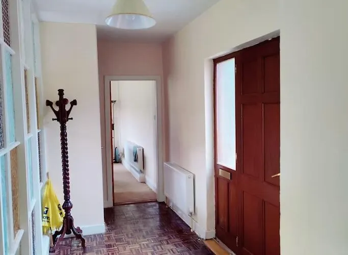 Tai Chi House, T Dempsey's House * Вотафорд