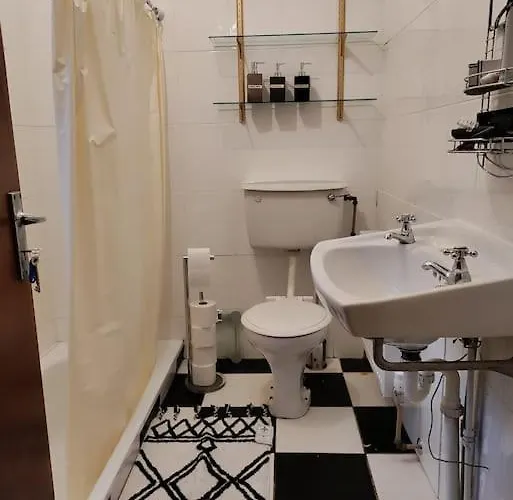 Tai Chi House, T Dempsey's House Вилла Вотафорд