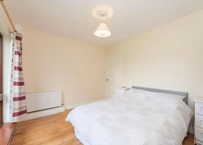 Tai Chi House, T Dempsey's House * Вотафорд