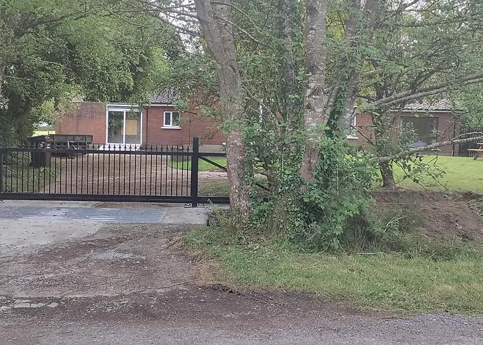 Tai Chi House, T Dempsey's House * Вотафорд